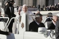Malteser Romwallfahrt 2022 - Audienz mit Papst Franziskus auf dem Petersplatz