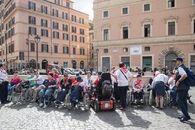Über Kopfsteinpflaster durch den römischen Verkehr - unterwegs im Herzen Roms